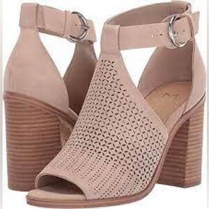 NIB Marc Fisher Vixen sandals